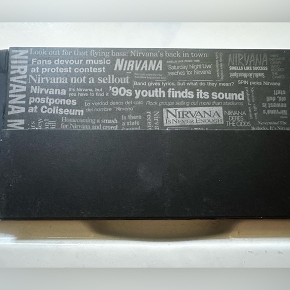 Collectible Nirvana 4 CDs with Book - Picture 4 of 15
